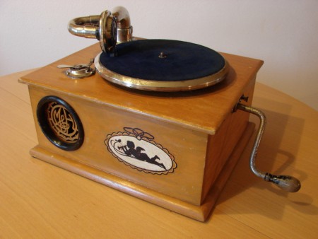 Menší stolný gramofón, Nemecko, ca 1930